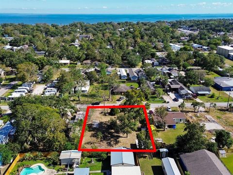 4422 9th Street Bacliff TX 77518