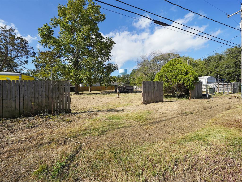 4422 9th Street, Bacliff, Texas image 4