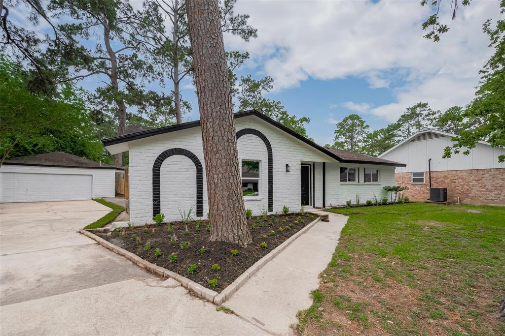 25411 Friar Lake Lane, Spring, Texas image 2