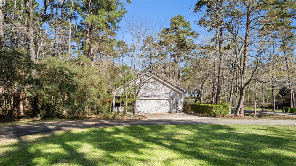 350 N Royale Greens Drive, Coldspring, Texas image 2