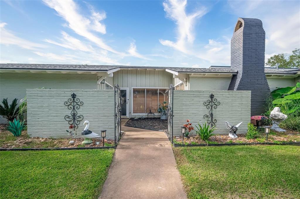 2021 Tupperlake Ln, Bay City, Texas image 5