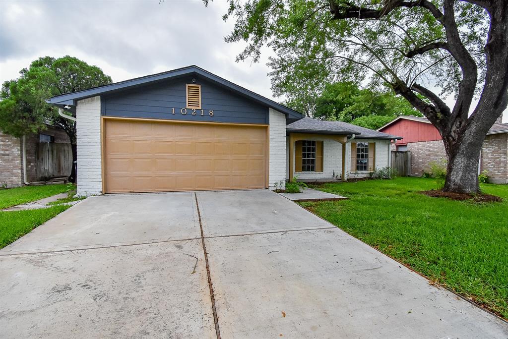 10218 Towneview Drive, Sugar Land, Texas image 2