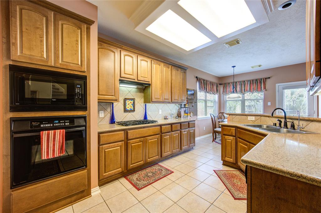 3127 Autumnjoy Drive, Pearland, Texas image 18