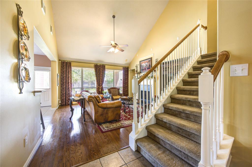 3127 Autumnjoy Drive, Pearland, Texas image 8
