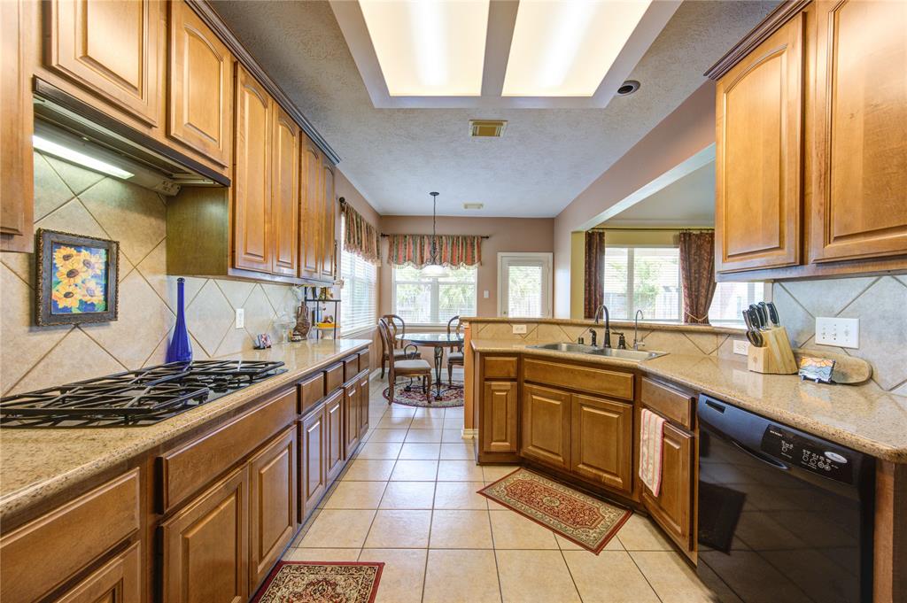 3127 Autumnjoy Drive, Pearland, Texas image 16