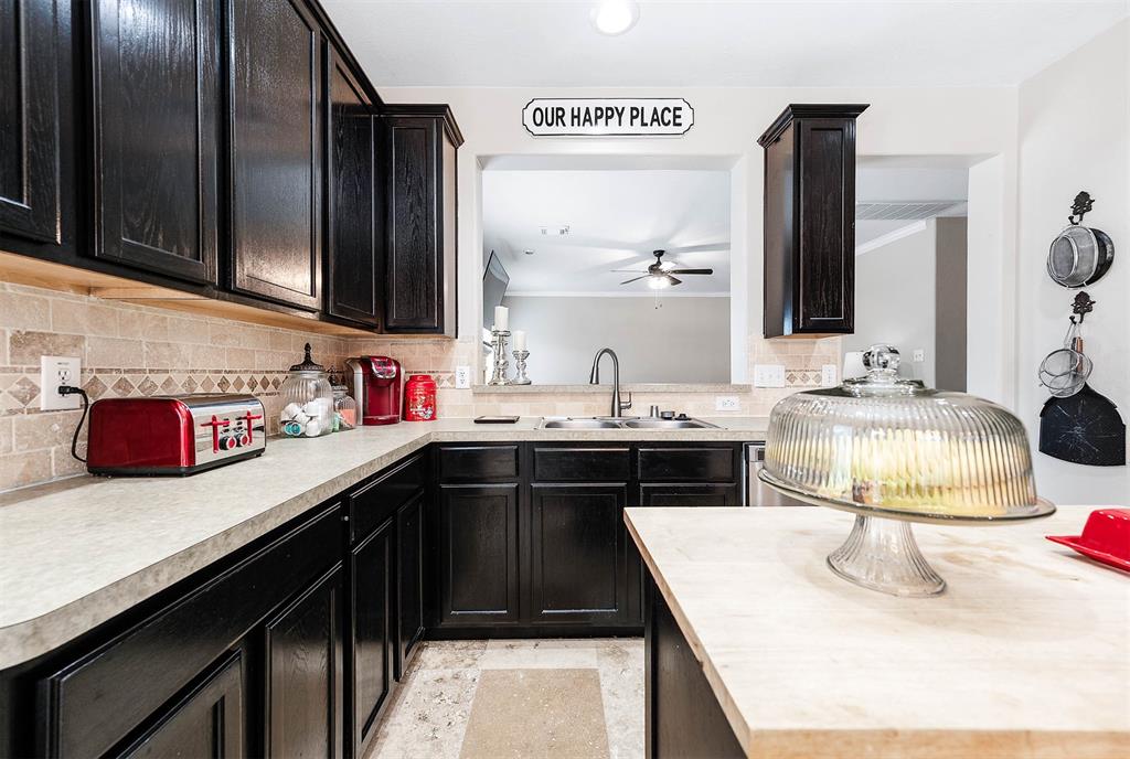 3915 Conroe Lake Court, Pearland, Texas image 16