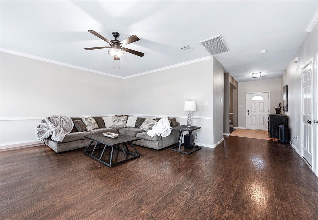 3915 Conroe Lake Court, Pearland, Texas image 8