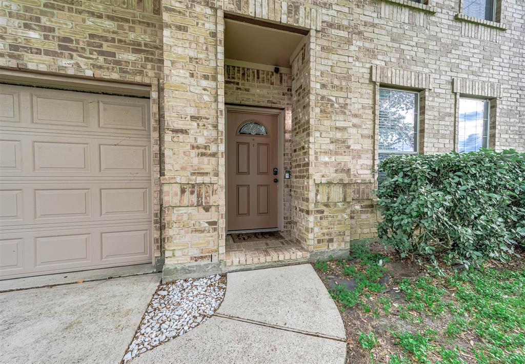3915 Conroe Lake Court, Pearland, Texas image 4