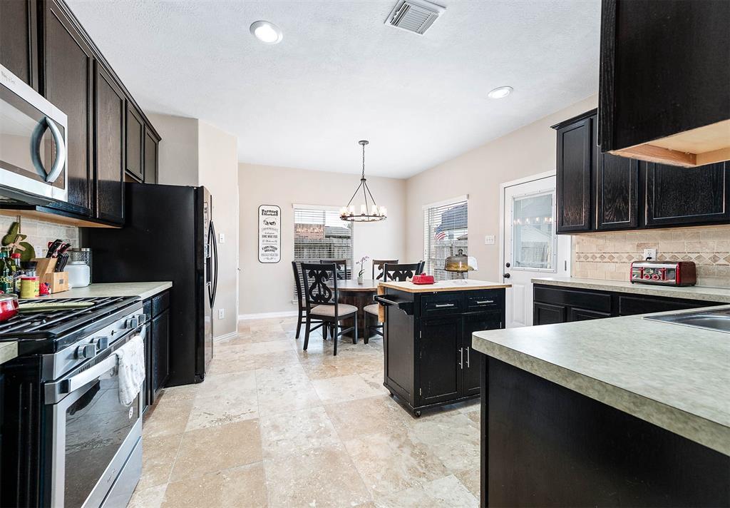 3915 Conroe Lake Court, Pearland, Texas image 11