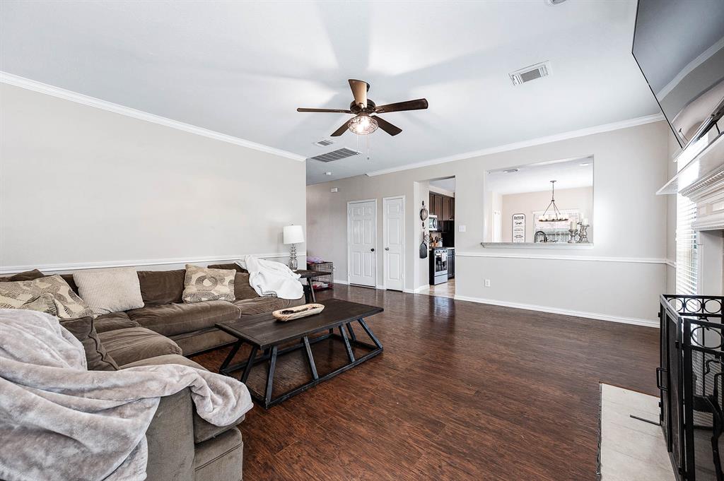3915 Conroe Lake Court, Pearland, Texas image 10