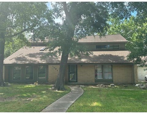 Single Family Residence in Houston TX 17915 Mossforest Drive.jpg
