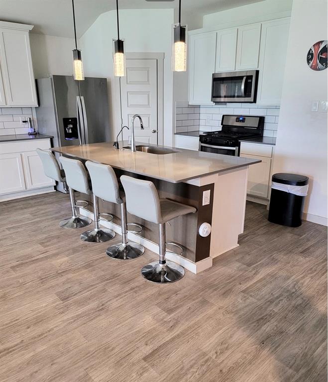 1135 Della Lane