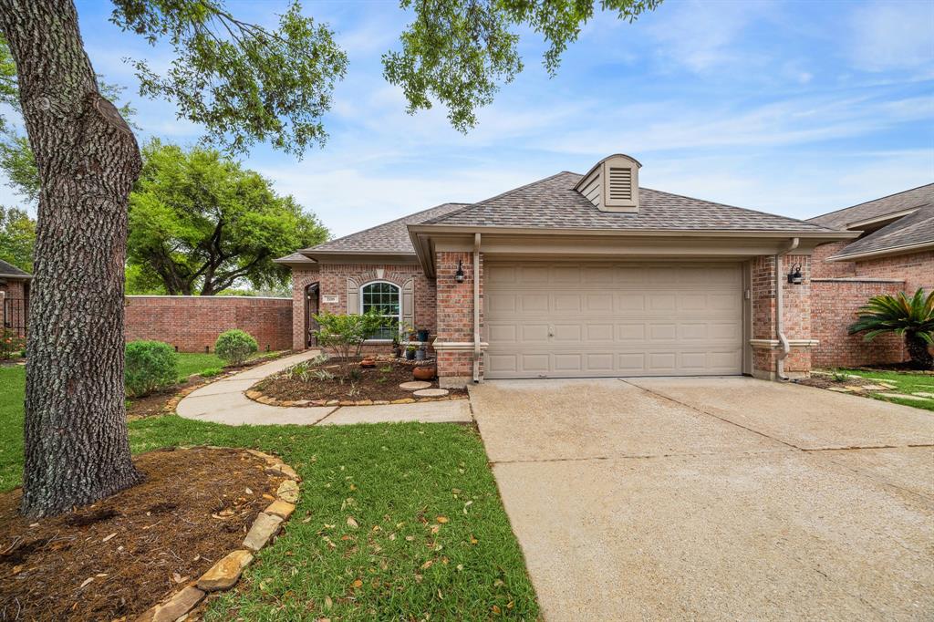 7218 Windwood Court, Sugar Land, Texas image 1