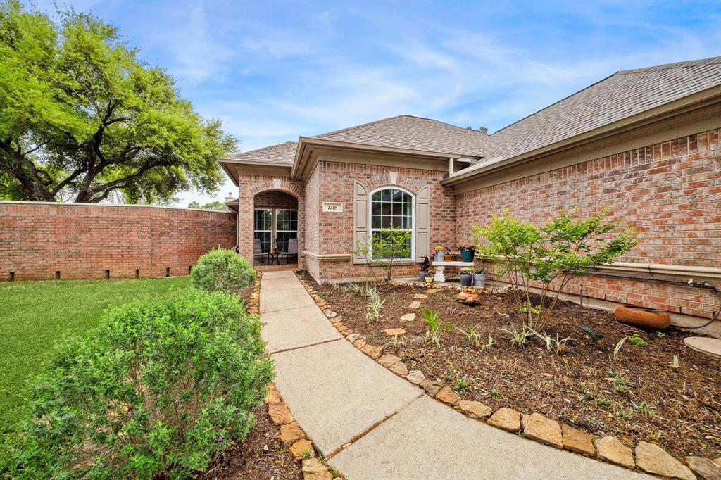 7218 Windwood Court, Sugar Land, Texas image 3