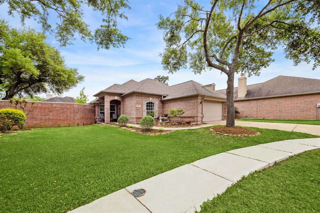 7218 Windwood Court, Sugar Land, Texas image 2