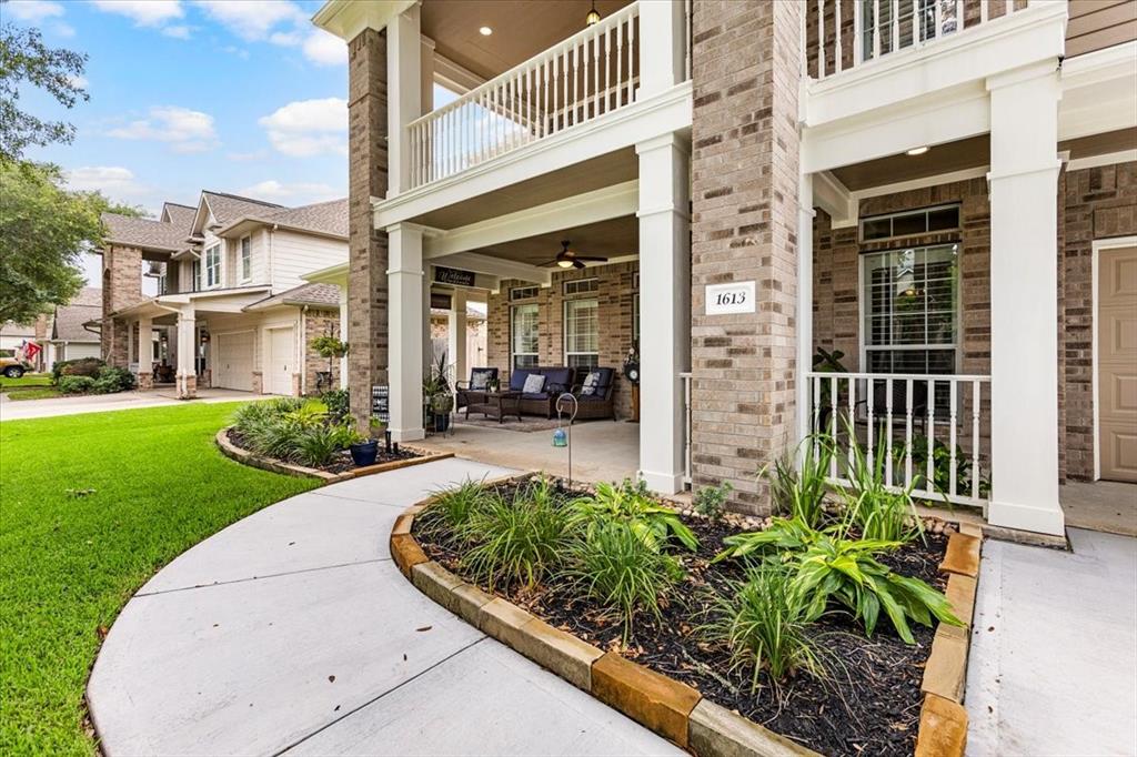 1613 Old Orchard Lane