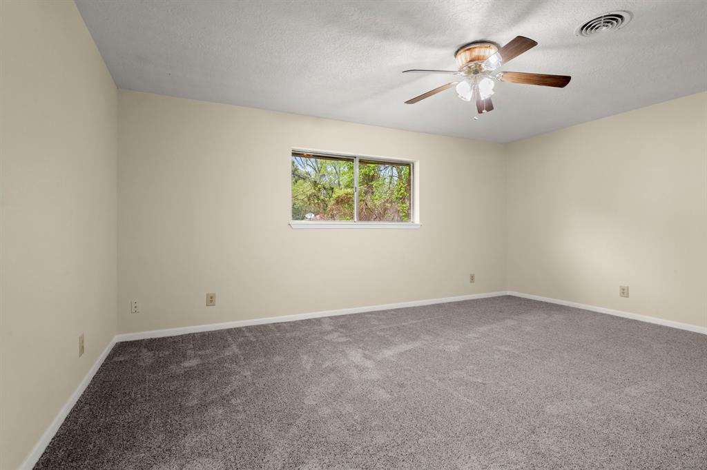 916 W Jones Street, Livingston, Texas image 22