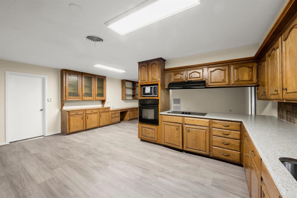 916 W Jones Street, Livingston, Texas image 20