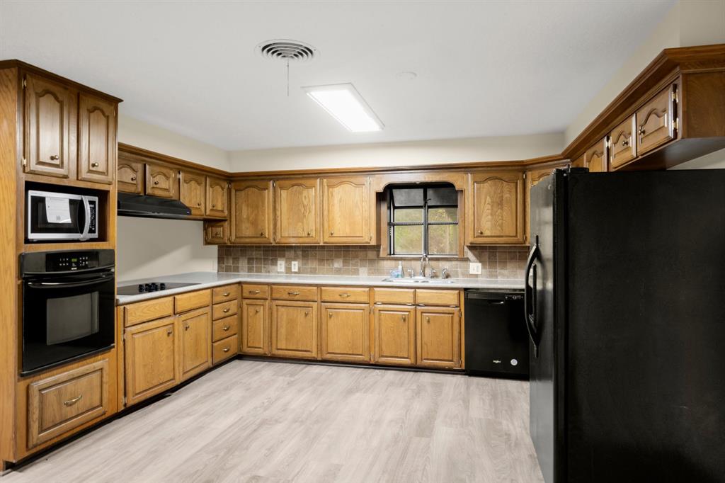 916 W Jones Street, Livingston, Texas image 18