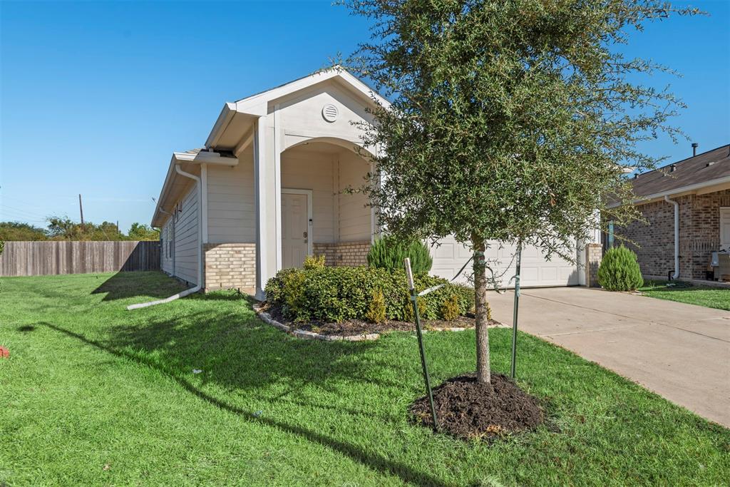 24034 Farmstead Drive, Hockley, Texas image 3