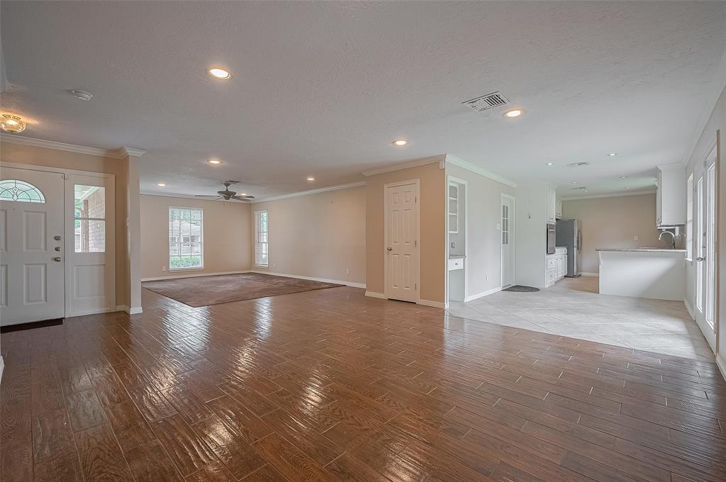 6220 Queenswood Lane