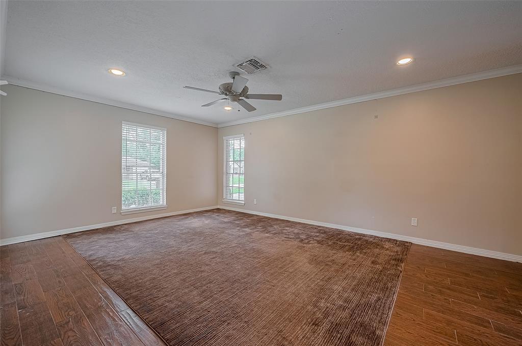 6220 Queenswood Lane