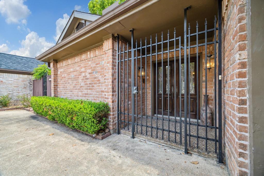 Photo 3 of 27 of 2931 Highland Lakes Drive townhome