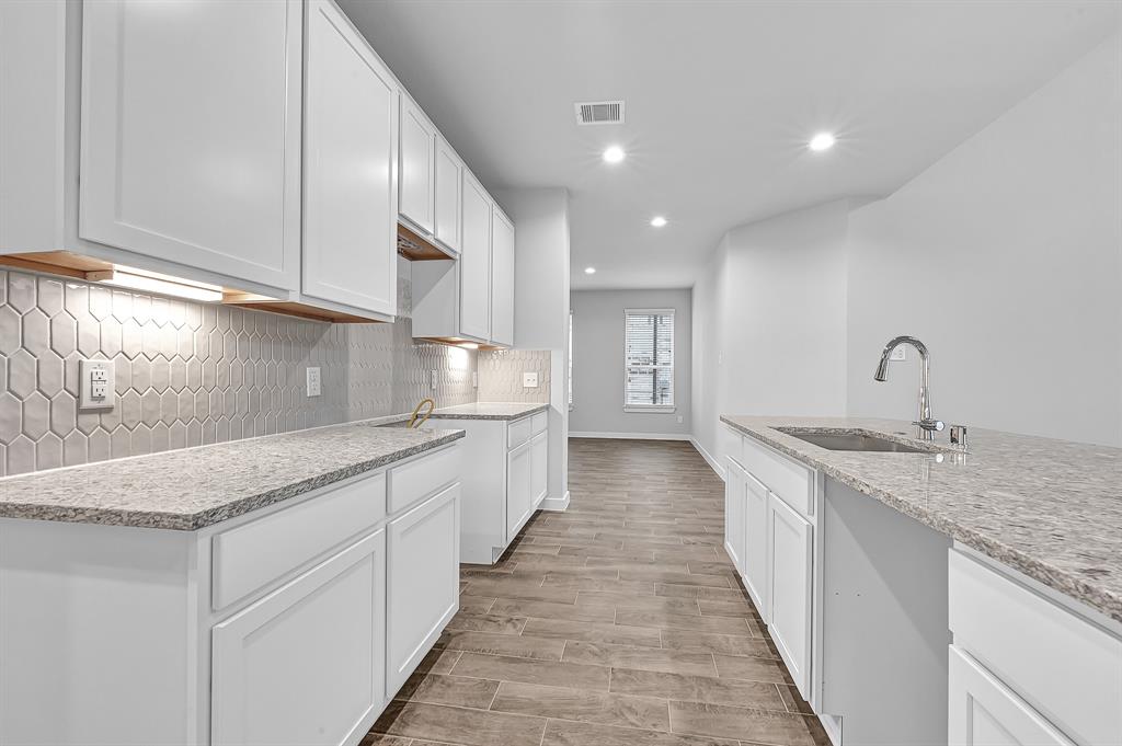 22919 Lotus Pass Drive, Spring, Texas image 4