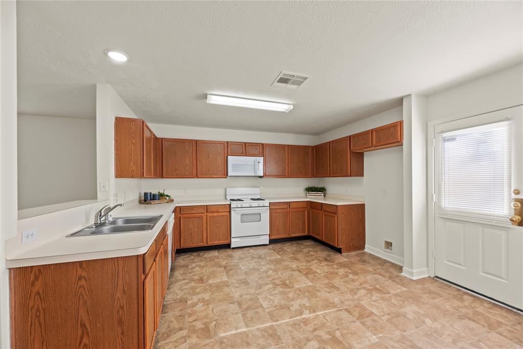 5902 Shining Leaf Court, Katy, Texas image 9