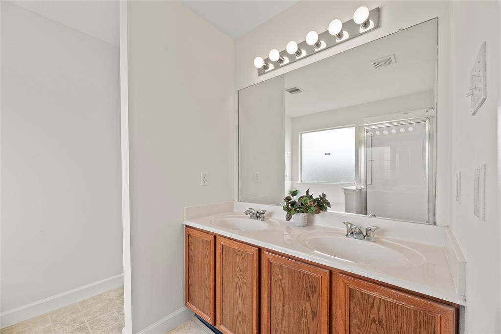 5902 Shining Leaf Court, Katy, Texas image 11