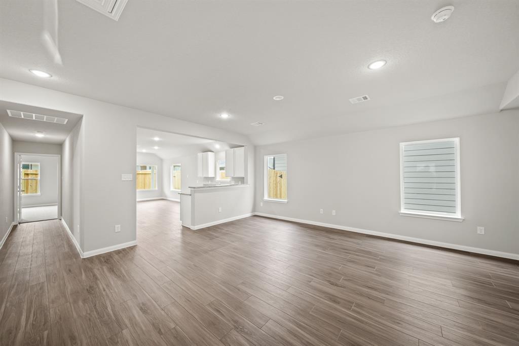 1372 Mount Blanc Path, Conroe, Texas image 8