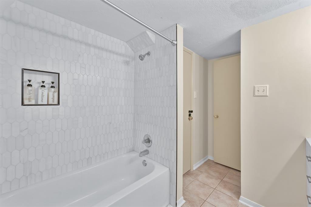 116 April Point Drive, Conroe, Texas image 15