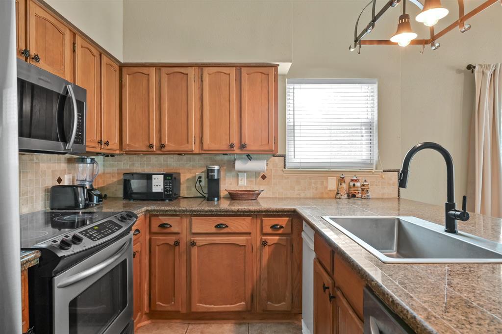 116 April Point Drive, Conroe, Texas image 30