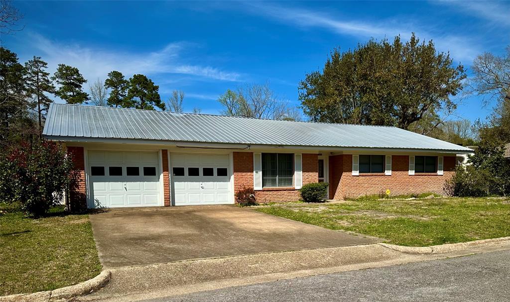 1406 W Dogwood St, Woodville, Texas image 1
