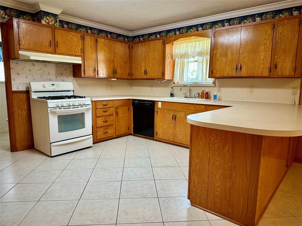 1406 W Dogwood St, Woodville, Texas image 5