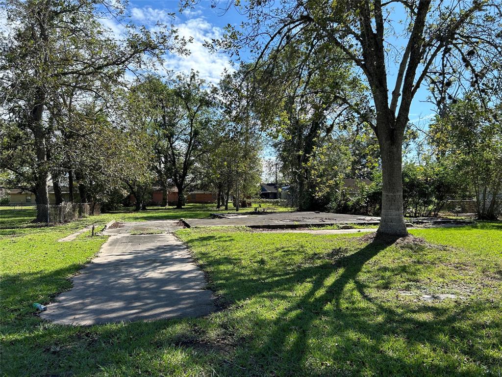 1106 Earley Street, Sweeny, Texas image 3