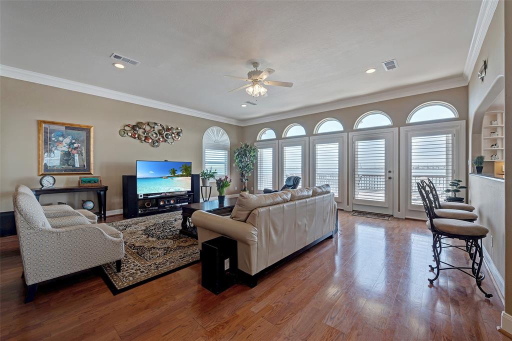 1306 Outrigger