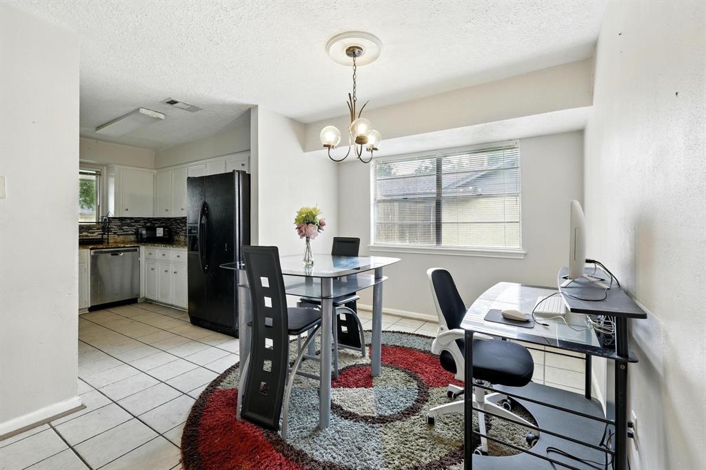 9810 Bayou Woods Drive, Baytown, Texas image 3