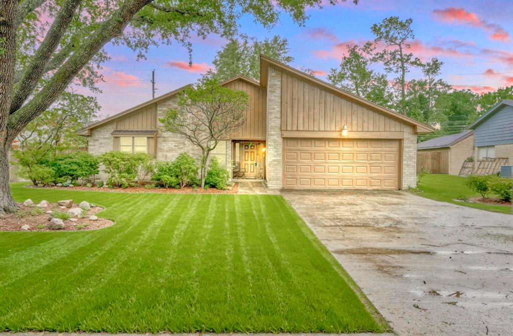 9810 Bayou Woods Drive, Baytown, Texas image 1