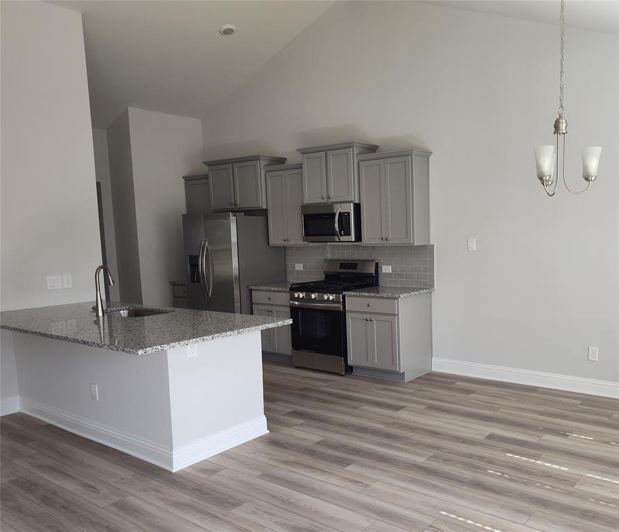 829 Greystone Lane, Angleton, Texas image 2