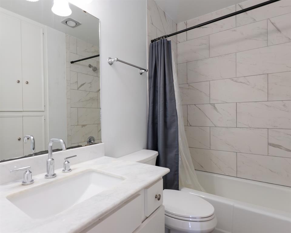 2216 Cypress Avenue, Bay City, Texas image 19