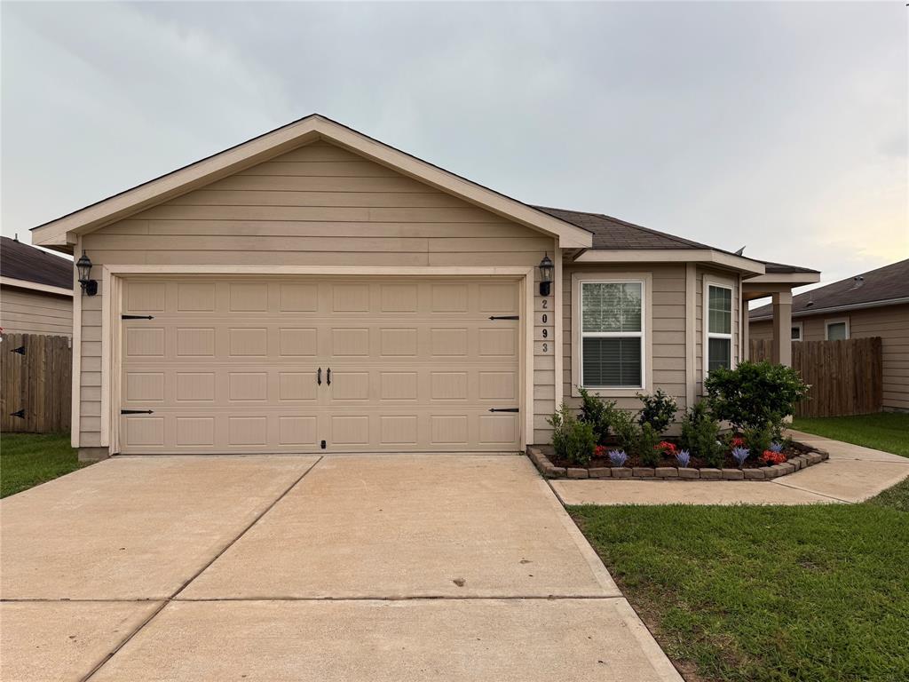 2093 Saras Way, Brookshire, Texas image 2