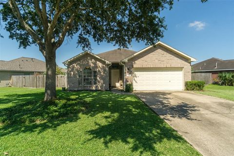 Single Family Residence in Dickinson TX 214 Silver Mist Circle.jpg