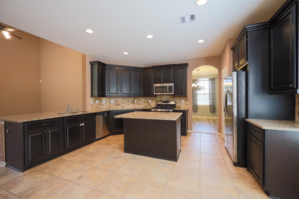 6707 Hunters Creek Lane, Baytown, Texas image 10