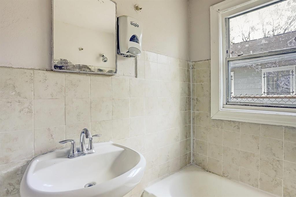 7025 Canal Street, Houston, Texas image 3