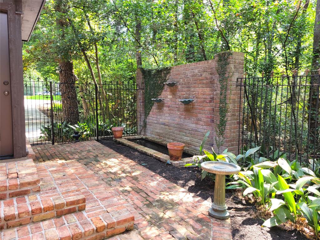 656 Stonewall Jackson Drive