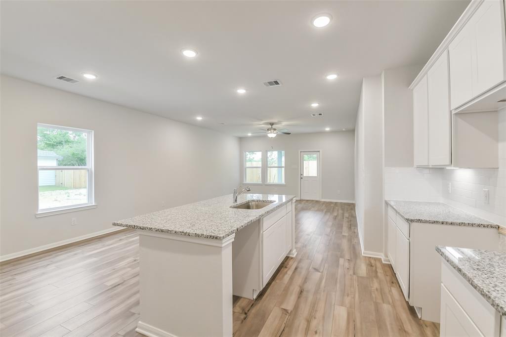 2101 Caney Creek Lane, Conroe, Texas image 8