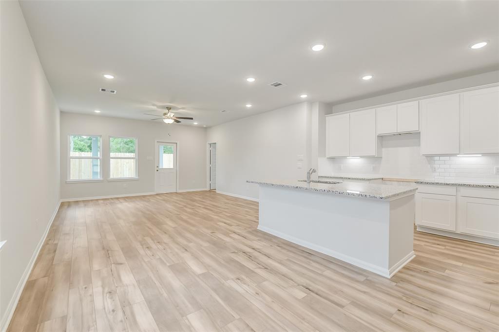2101 Caney Creek Lane, Conroe, Texas image 4