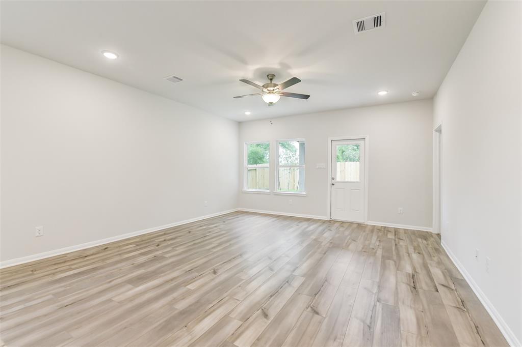 2101 Caney Creek Lane, Conroe, Texas image 11