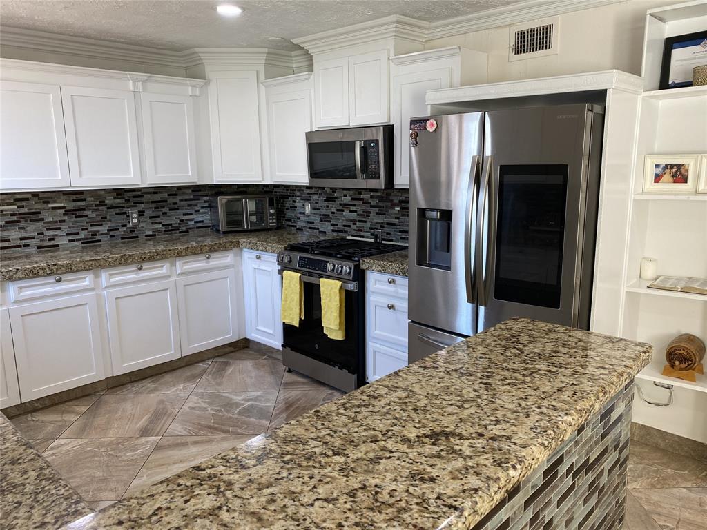 1319 Cherry Spring Drive, Houston, Texas image 11